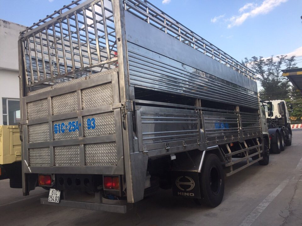 xe tai thung mui bat hino 500 series