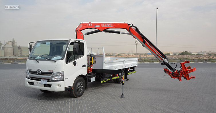 Xe tải cẩu unic