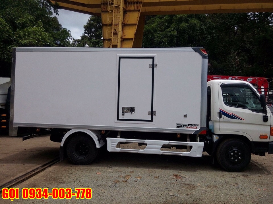 xe-tai-hd-99-thung-kin1 image xe tai hyundai hd99 thung kin 6t